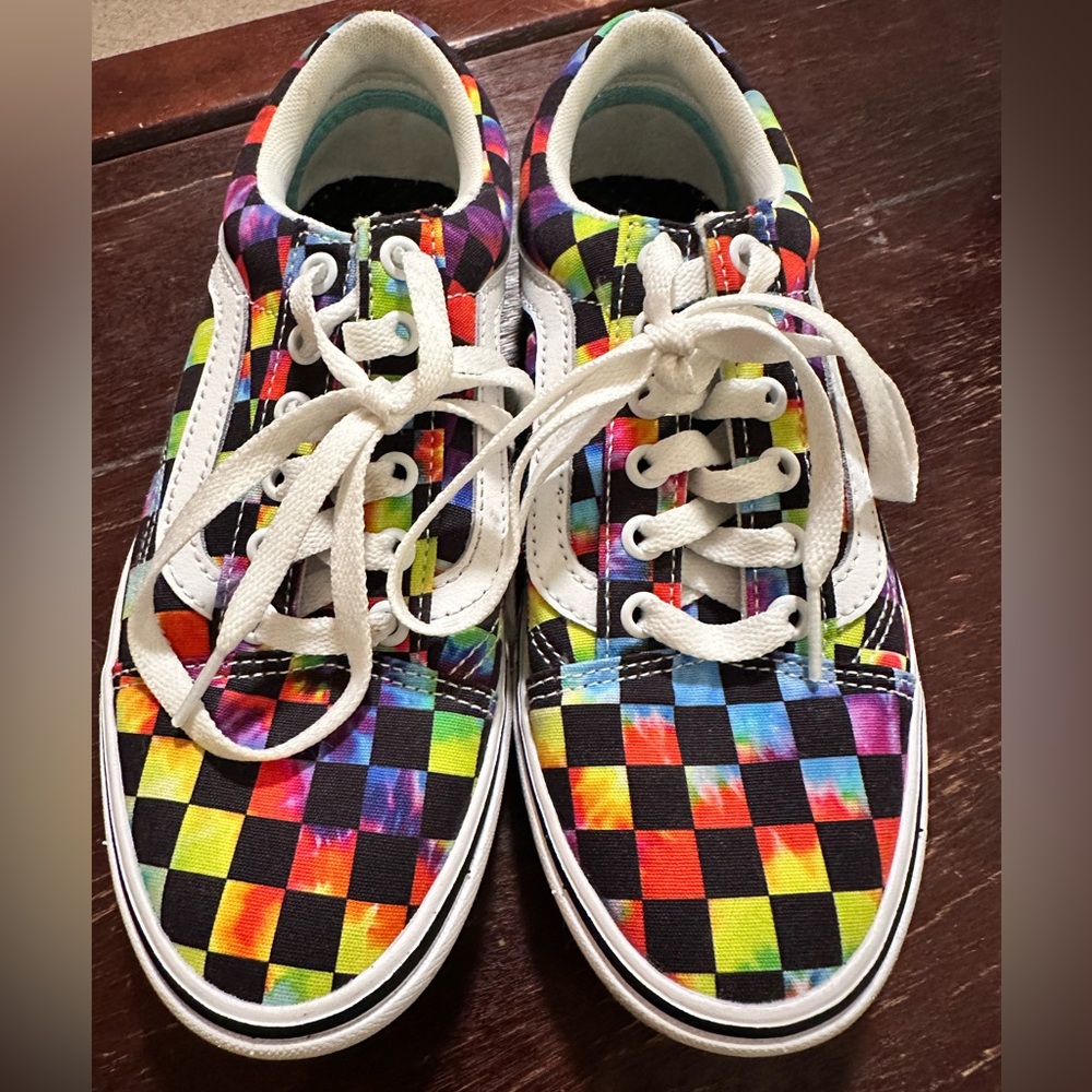 • VANS COMFYCUSH OLD SKOOL TIE-DYE CHANCE WMNS